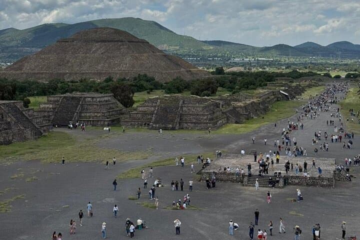 Teotihuacan Sunrise: Cave Breakfast, Gallery Visit & Pyramid Climb from CDMX photo 4