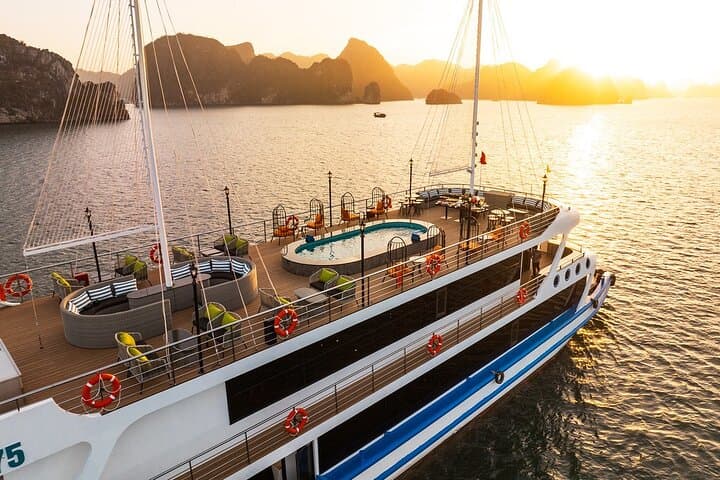 La Casta Luxury Day Cruise in Halong Bay: Sung Sot, Titop & Luon Cave photo 2