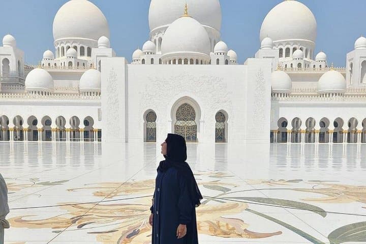 Private Abu Dhabi Full-Day Tour: Sheikh Zayed, Louvre, Etihad & Qasr Al Watan photo 1
