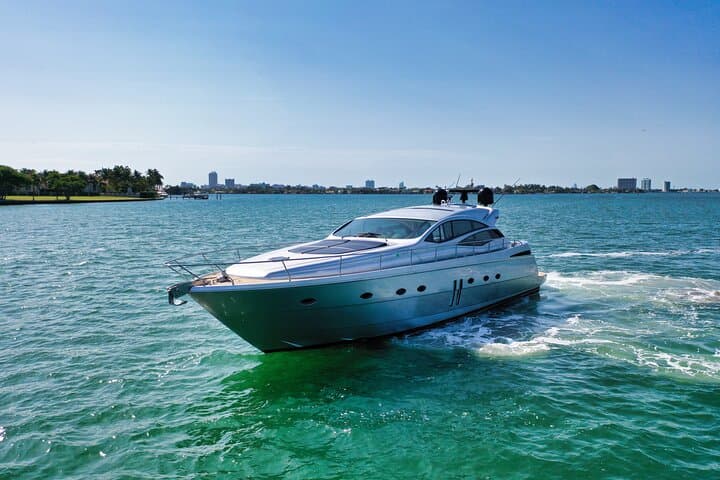 Private 62ft Pershing Yacht Charter in Biscayne Bay — Miami Luxury Cruise photo 3