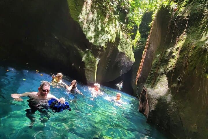 Roseau Rainforest Adventure: Trafalgar Falls & Titou Gorge Swimming Tour