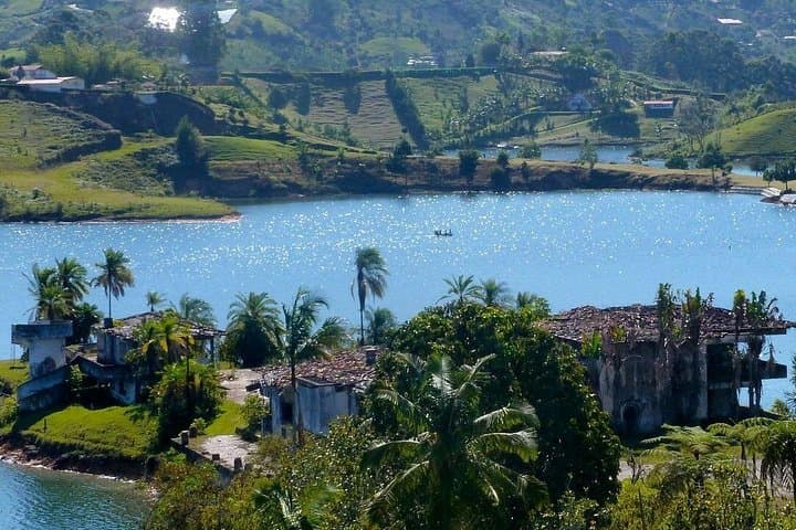 Pablo Escobar Mansion Tour in El Peñol & Guatapé — Quad, Stone and Island Experience photo 3