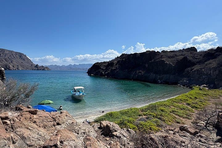 Island Hike & Snorkel: South Carmen and Danzante Adventure in Bahía de Loreto photo 2