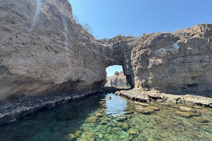 Island Hike & Snorkel: South Carmen and Danzante Adventure in Bahía de Loreto