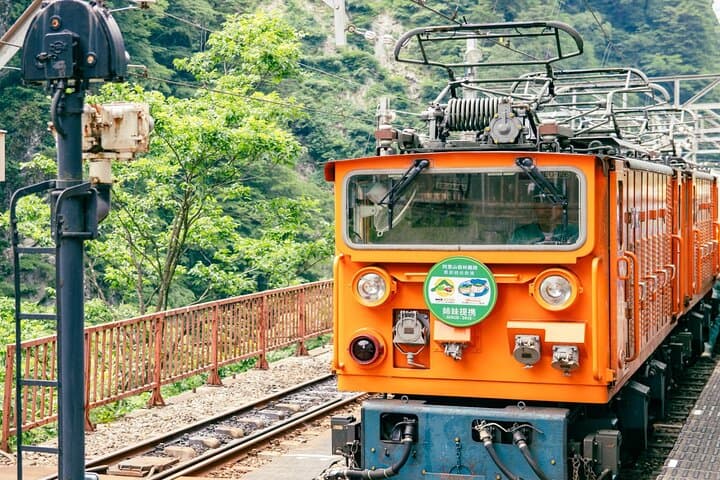 Kurobe Gorge Railway Private Tour: Nekomata Station & Unazuki Onsen Experience
