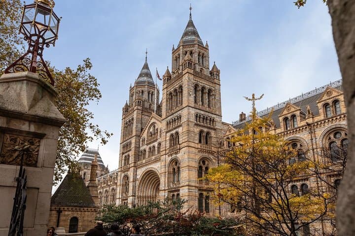 Skip-the-Line Natural History Museum London Entry & Hyde Park Walk photo 3