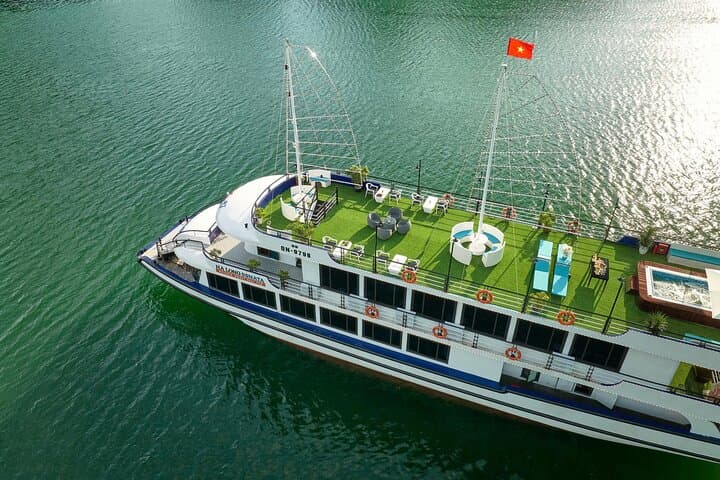 Halong Bay Luxury Day Cruise: 5-Star Buffet, Sung Sot Cave, Kayak & Jacuzzi photo 6