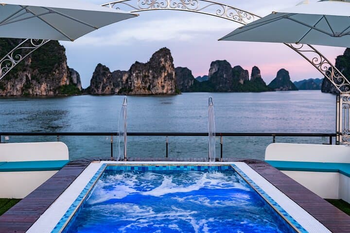Halong Bay Luxury Day Cruise: 5-Star Buffet, Sung Sot Cave, Kayak & Jacuzzi photo 3