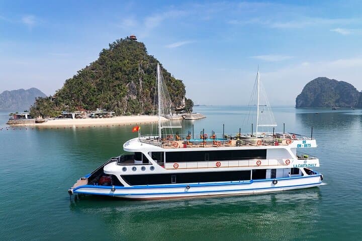 La Casta Luxury Day Cruise: 7-Hour Halong Bay Tour to Sung Sot Cave & Ti Top Island