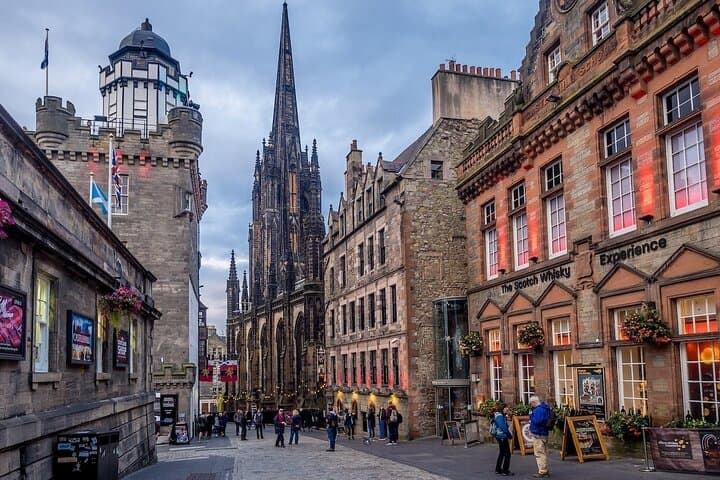 Edinburgh City Focused Private Tour: A Full-Day Walk Through History and Views