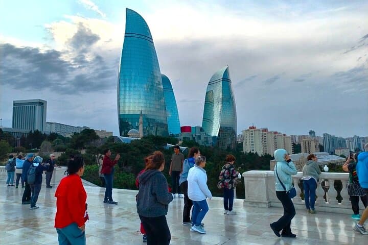 Full-Day Private Photography Tour in Baku: Old City, Heydar Aliyev & Upland Park