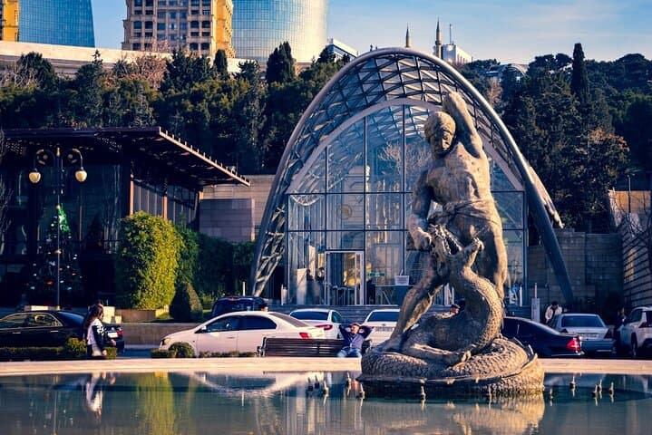 Full-Day Private Photography Tour in Baku: Old City, Heydar Aliyev & Upland Park photo 3