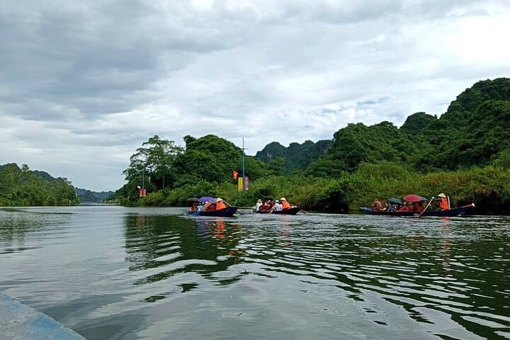 Cruise the Yen Stream to Perfume Pagoda: A Day Trip from Hanoi photo 6