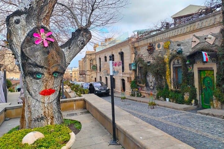 Full-Day Private Photography Tour in Baku: Old City, Heydar Aliyev & Upland Park photo 4