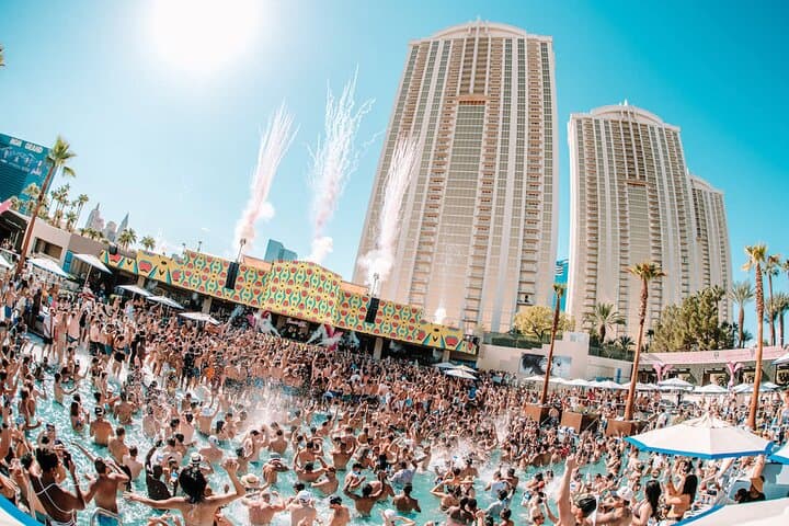 VIP Vegas Pool Crawl: Skip Lines, Party Bus & Dayclub Access photo 2