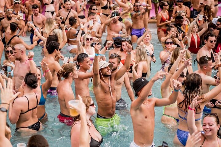 VIP Vegas Pool Crawl: Skip Lines, Party Bus & Dayclub Access photo 6