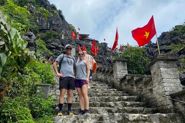 Ninh Binh Highlights Day Tour: Bich Dong, Trang An, Mua Cave & Hoa Lu photo 4