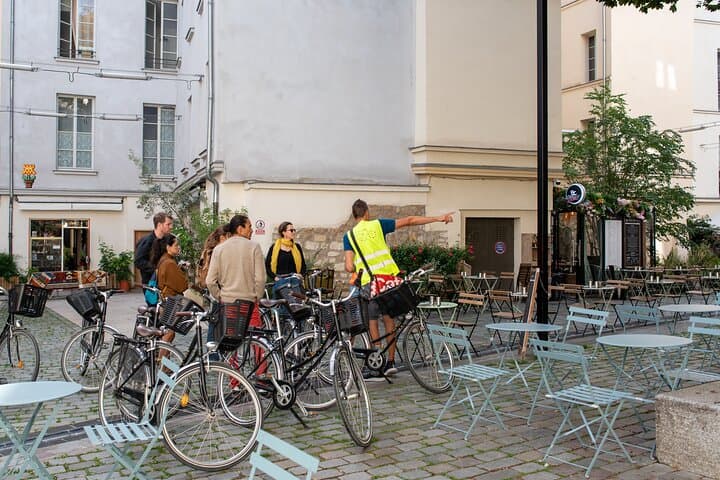 Cycle Paris' Historic Heart: Marais, Île de la Cité & Seine Sights photo 2