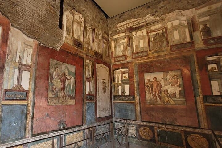 Discover Pompeii: Fast-Access Guided Tour of the Ancient City photo 2