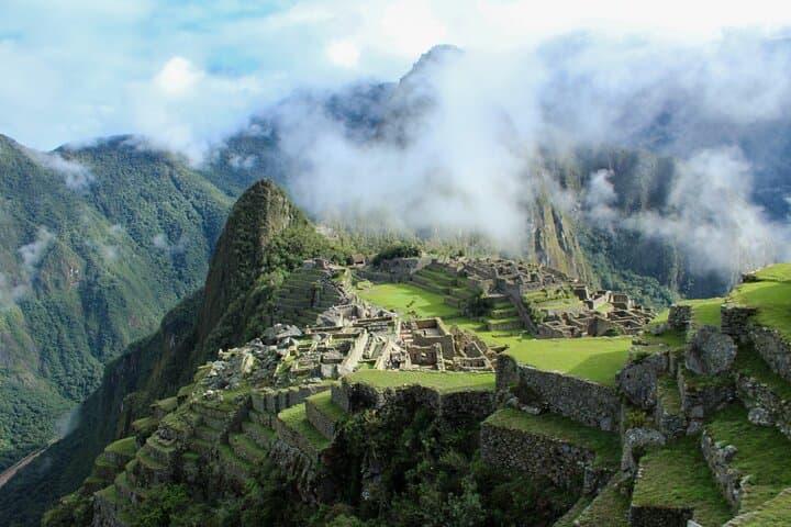 Short Inca Trail 2-Day Trek: Sun Gate Sunrise & Wiñay Wayna photo 4