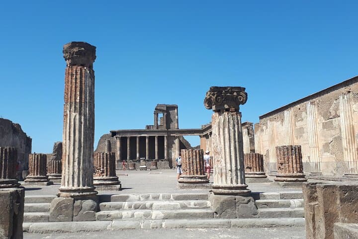 Private Archaeological Tour of Pompeii: Secrets and Hidden Treasures photo 3