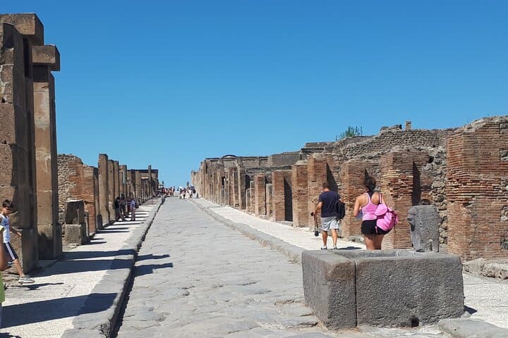 Private Archaeological Tour of Pompeii: Secrets and Hidden Treasures photo 4