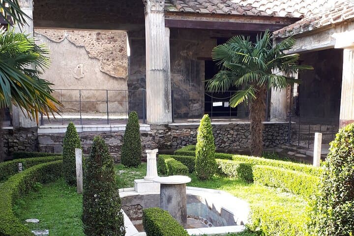 Private Archaeological Tour of Pompeii: Secrets and Hidden Treasures photo 5