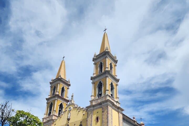 Private Mazatlán City Tour: Cathedral, Market & Ocean Views