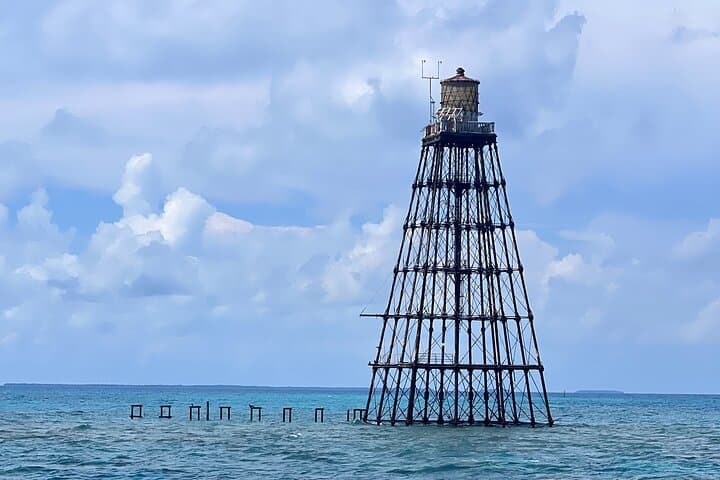 Exploring America’s Only Living Barrier Reef: Eco-Conscious Diving with Southpoint Divers in Key West