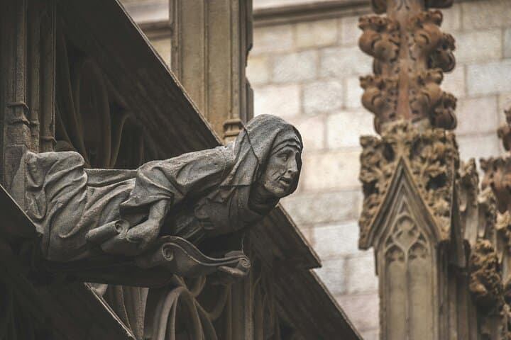 Barcelona Gothic Quarter Legends Tour — Vermouth, Absinthe & Candy Tasting photo 5