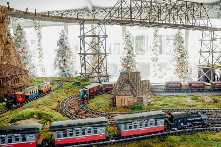Tea Around Town: NYBG Holiday Train Show Bus Experience photo 2