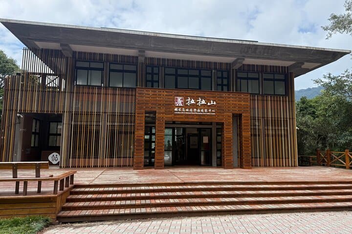 3-Day Twin Peaks Tour: Lala Mountain & Taipingshan Forest Adventure photo 2