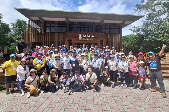 3-Day Twin Peaks Tour: Lala Mountain & Taipingshan Forest Adventure
