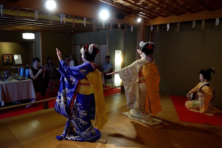 Maiko Experience at a Kyoto Noh Stage: Lunch, Dance, and Ozashiki Games photo 3