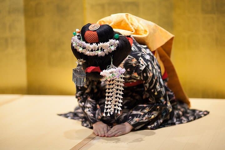 Maiko Experience at a Kyoto Noh Stage: Lunch, Dance, and Ozashiki Games