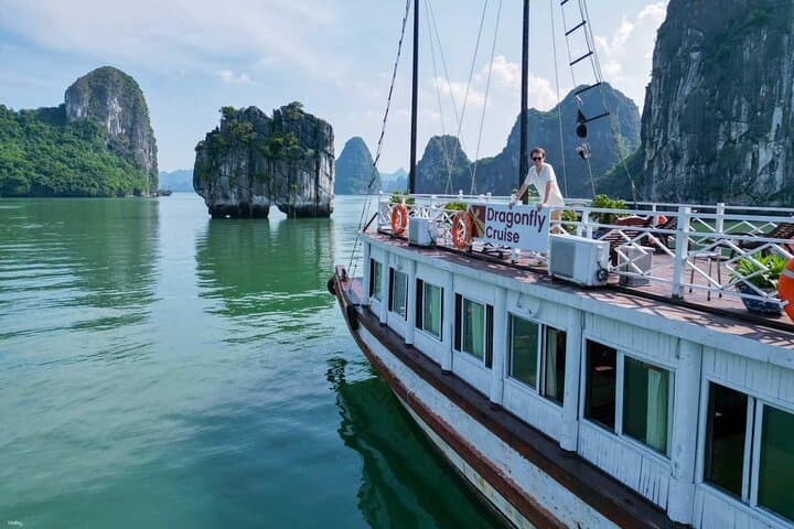 Thien Cung Cave & 4-Hour Ha Long Bay Cruise with Kayaking and Seafood Lunch photo 6