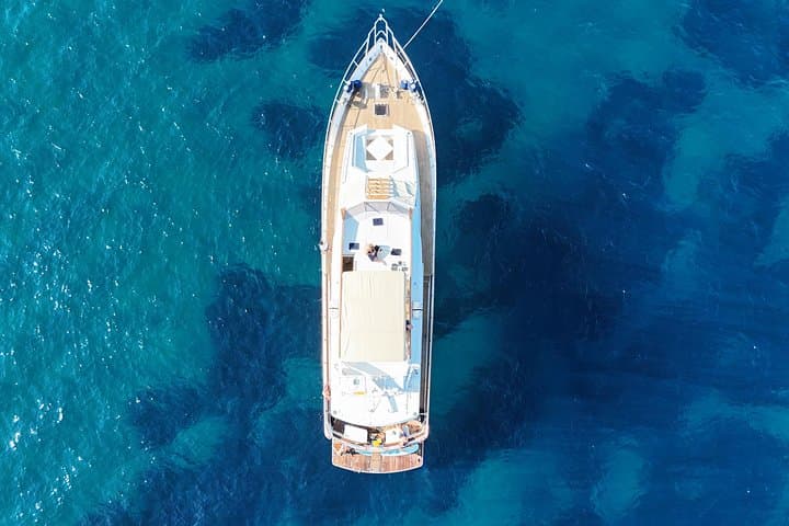 Yacht Cruise from Catania to Aci Trezza: Faraglioni, Snorkel & Prosecco photo 3