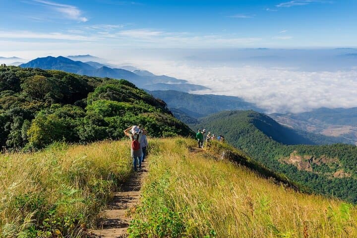 Doi Inthanon Day Trek: Twin Pagodas, Kew Mae Pan & Wachirathan Waterfall