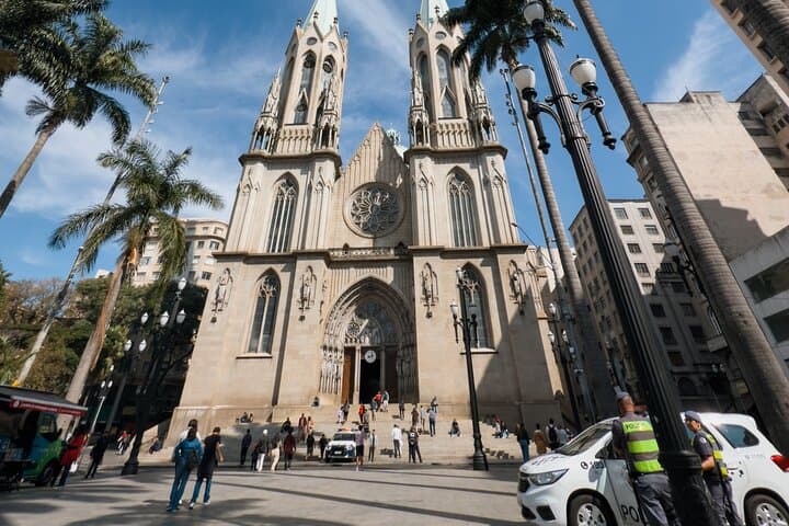 E-Bike Tour São Paulo: Landmarks and Downtown Secrets