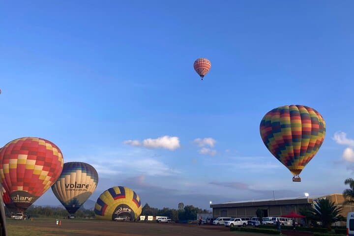 Sunrise Hot Air Balloon Over Teotihuacan: Pyramids, Flight & Breakfast