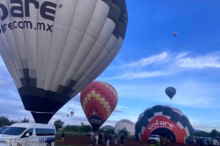 Sunrise Hot Air Balloon Over Teotihuacan: Pyramids, Flight & Breakfast photo 2