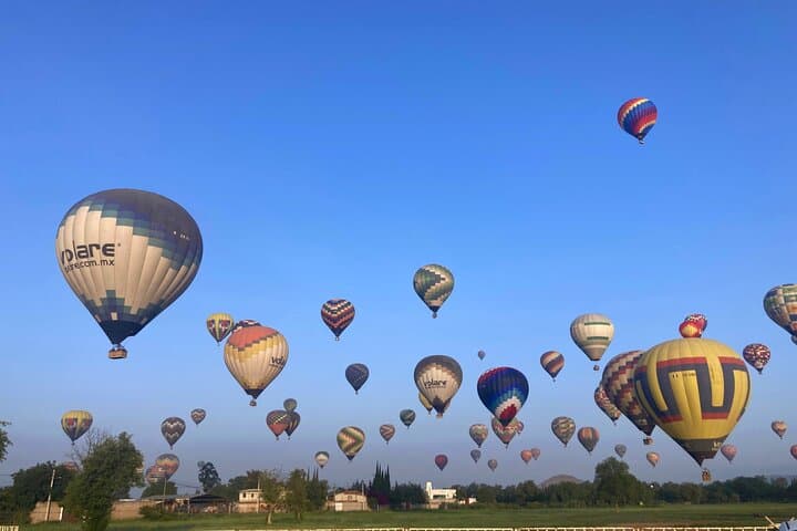 Sunrise Hot Air Balloon Over Teotihuacan: Pyramids, Flight & Breakfast photo 3