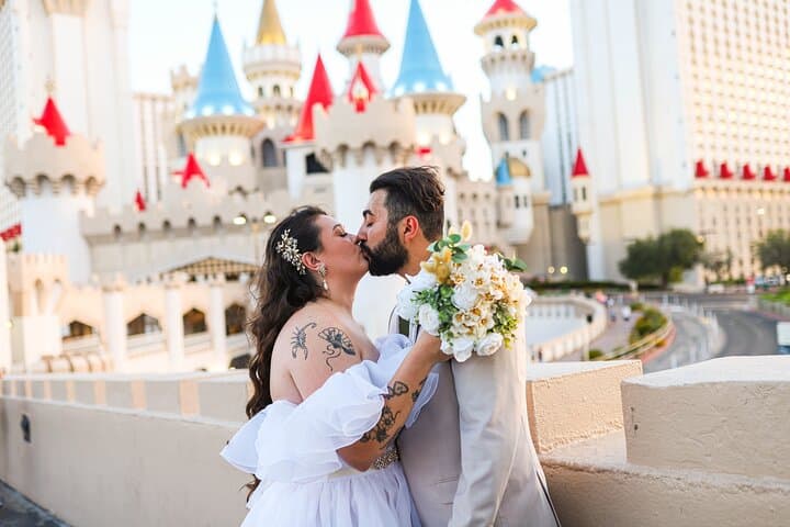 Las Vegas Personalized Photo Session: Capture the Strip, Downtown & Red Rock photo 3