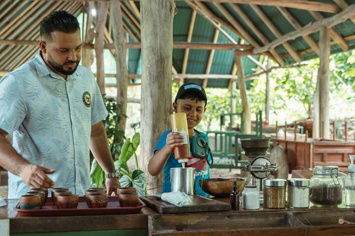Manuel Antonio Chocolate, Coffee & Trapiche Tour: Jungle Tasting Experience