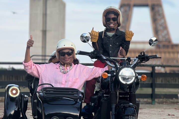 Vintage Sidecar Video Shoot in Paris — Eiffel Tower Ride & Pro Filmmaker
