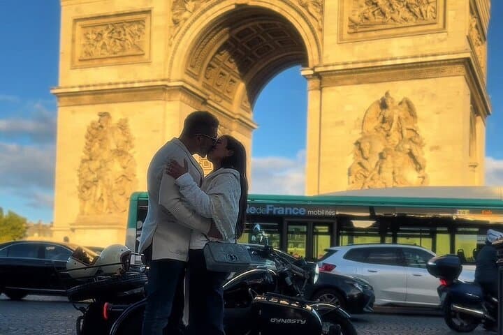Vintage Sidecar Video Shoot in Paris — Eiffel Tower Ride & Pro Filmmaker photo 4