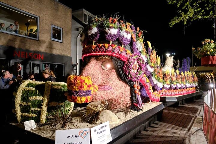 Keukenhof Gardens and Illuminated Flower Parade Tour from Amsterdam photo 1