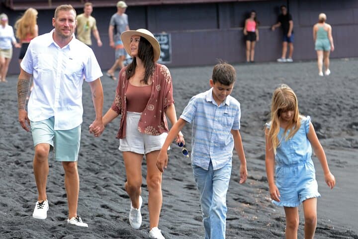 Big Island Highlights — Kona Day Tour to Kīlauea, Punaluʻu Black Sand & Rainbow Falls