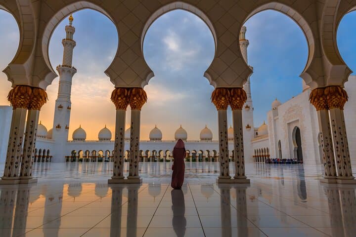 Abu Dhabi Private Luxury Day Tour: Sheikh Zayed Grand Mosque, Corniche & Louvre