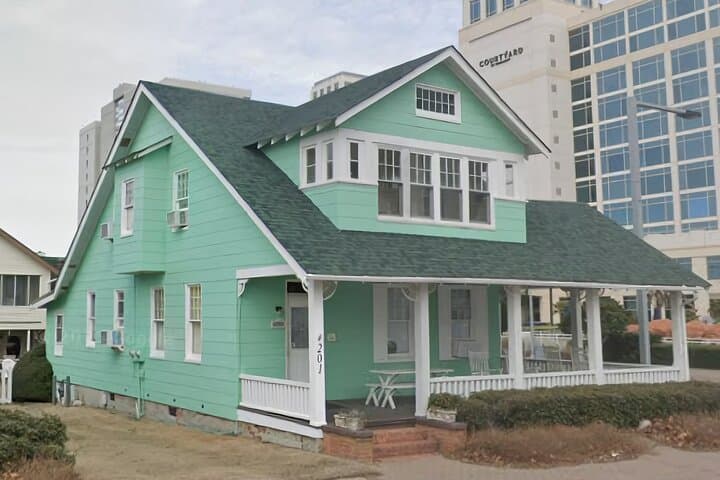 Exploring the Virginia Beach Boardwalk: Hotels, Neptune & Coastal Culture